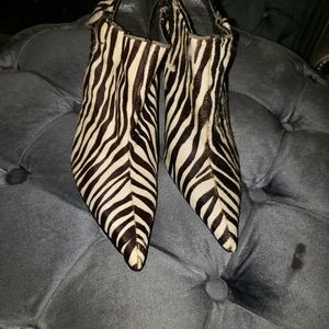 ❤ Luichiny ❤ Black and Cream Booties